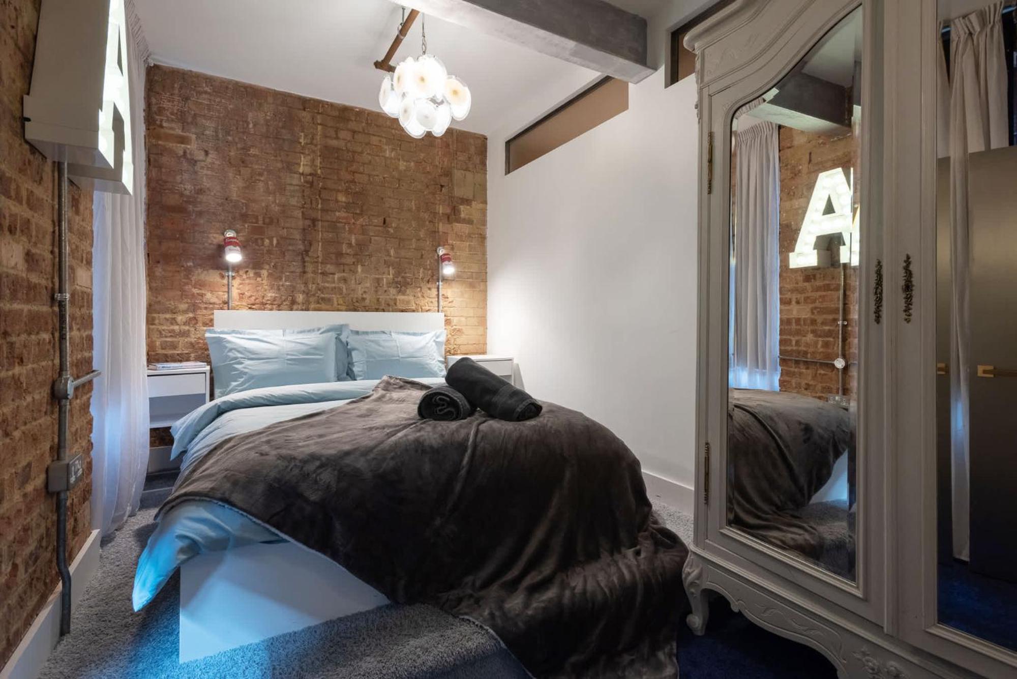 Amazingly Luxurious Loft Apartment, Soho - 3 Bedrooms, 2 Bath & Office Лондон Экстерьер фото