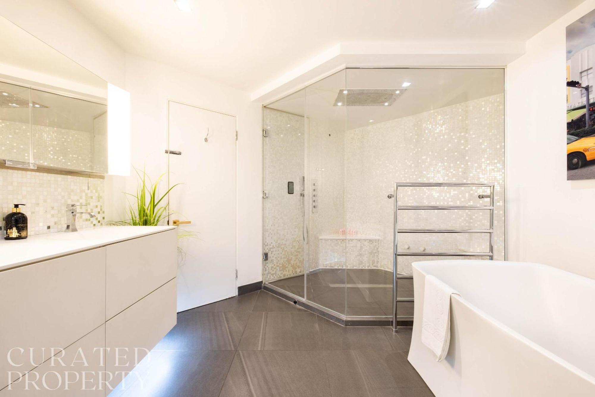 Amazingly Luxurious Loft Apartment, Soho - 3 Bedrooms, 2 Bath & Office Лондон Экстерьер фото