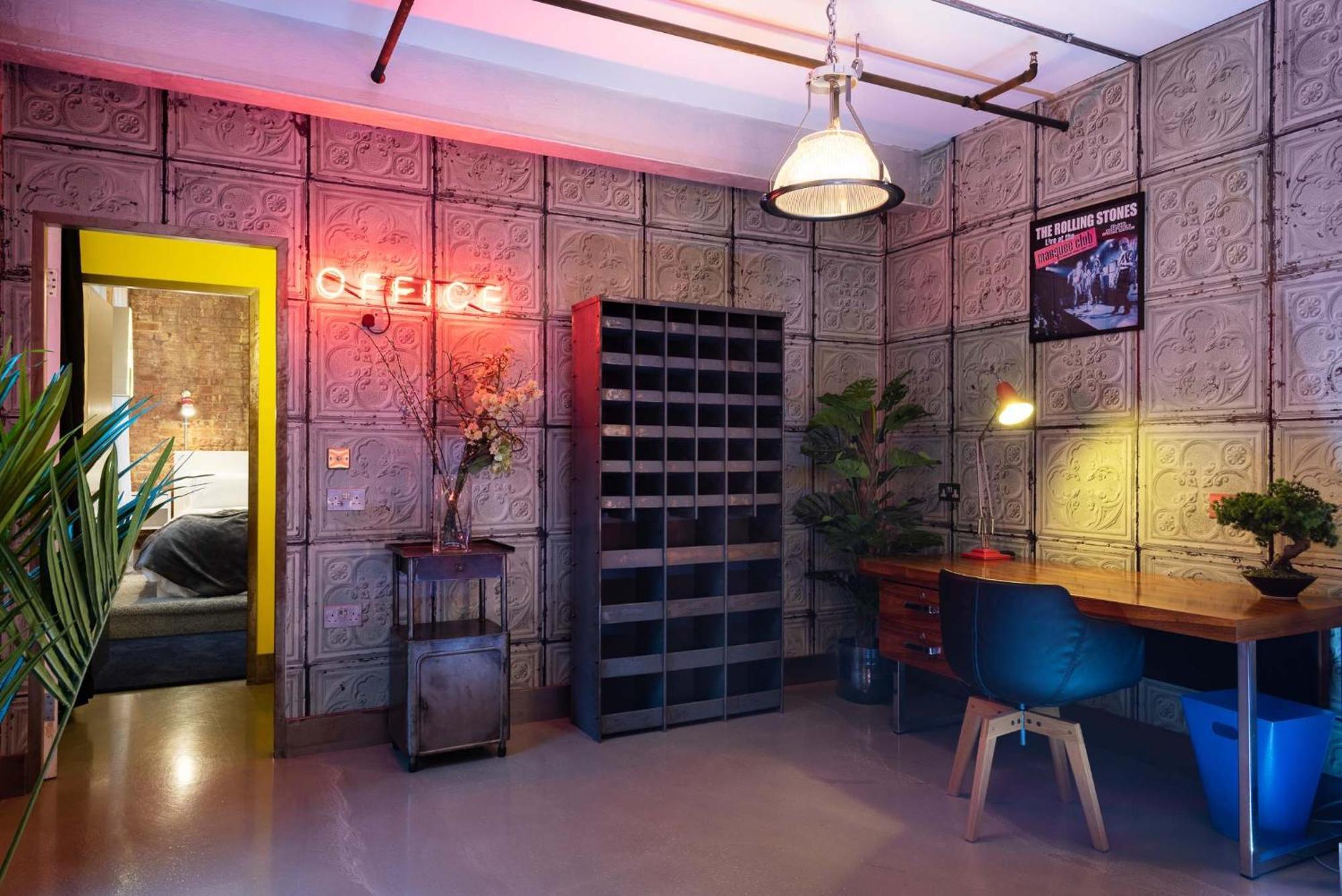 Amazingly Luxurious Loft Apartment, Soho - 3 Bedrooms, 2 Bath & Office Лондон Экстерьер фото
