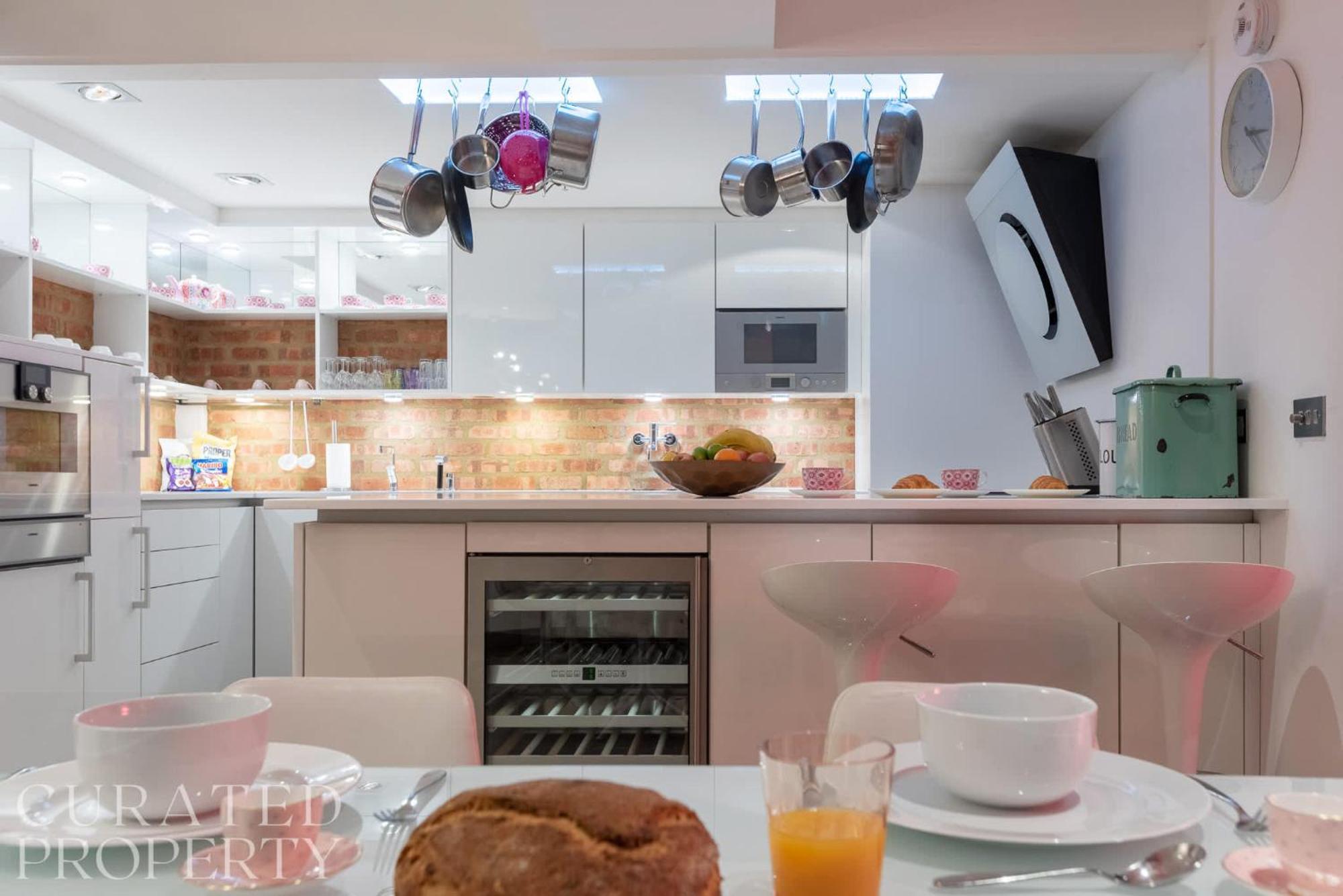 Amazingly Luxurious Loft Apartment, Soho - 3 Bedrooms, 2 Bath & Office Лондон Экстерьер фото